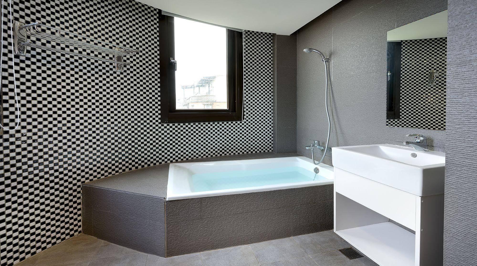 In99 Hotel Jincheng Dış mekan fotoğraf